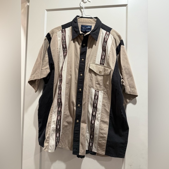 Wrangler‎ Men's Black and Tan Short Sleeve Shirt Size XL - Picture 1 of 4